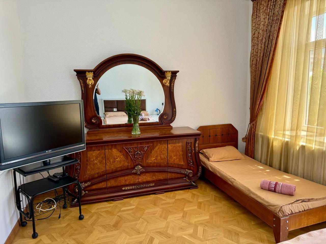California Hostel Yerevan Exterior photo
