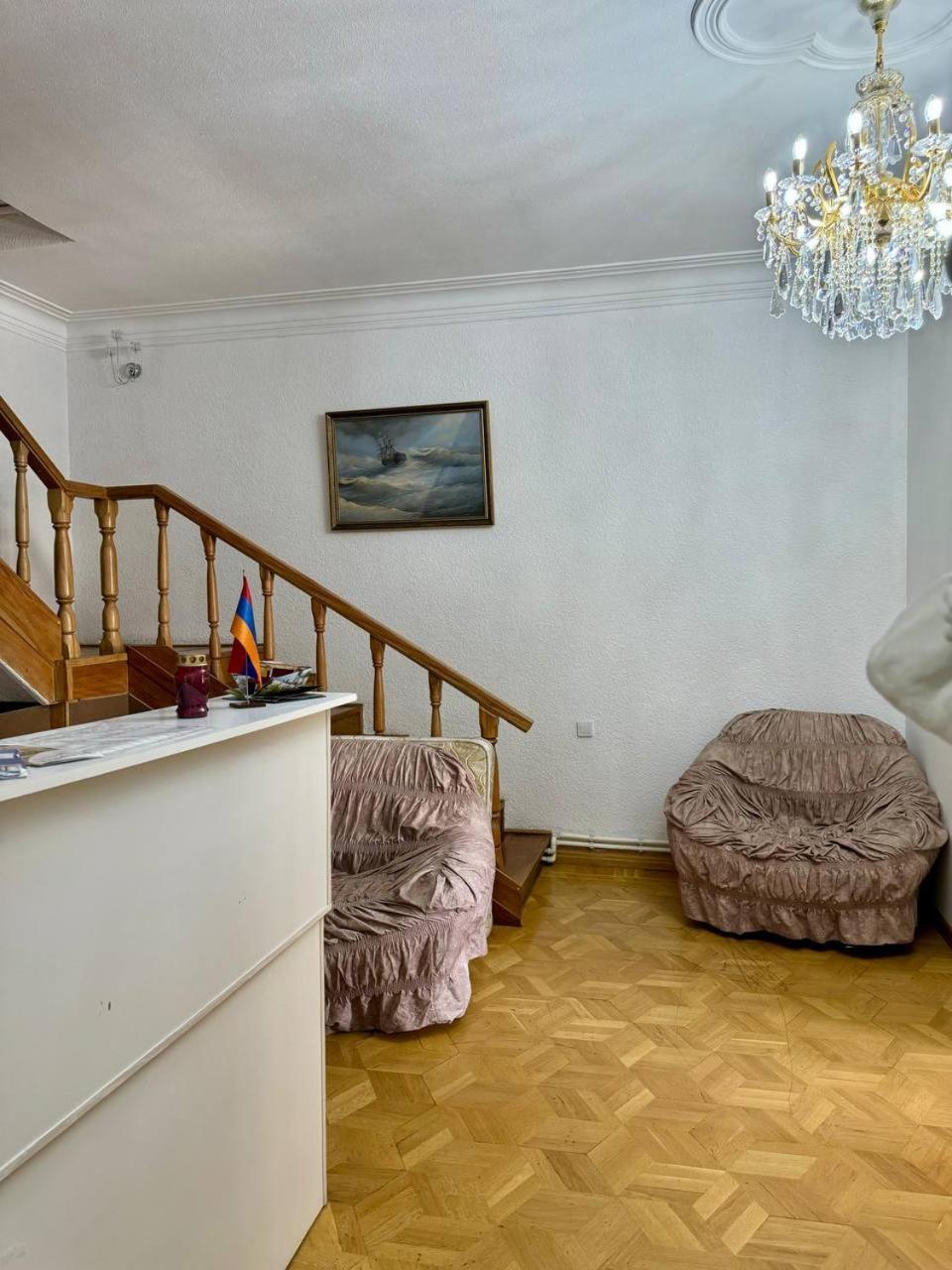 California Hostel Yerevan Exterior photo